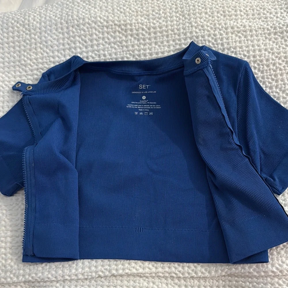 Set Active Zip Up Top - Picture 6 of 8